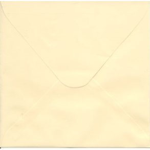  Elfenbensfarvet kuvert 15,5x15,5cm